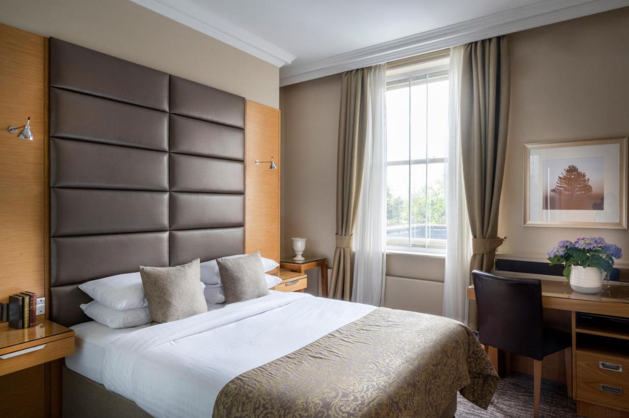 Woodlands Park Hotel Cobham  Esterno foto