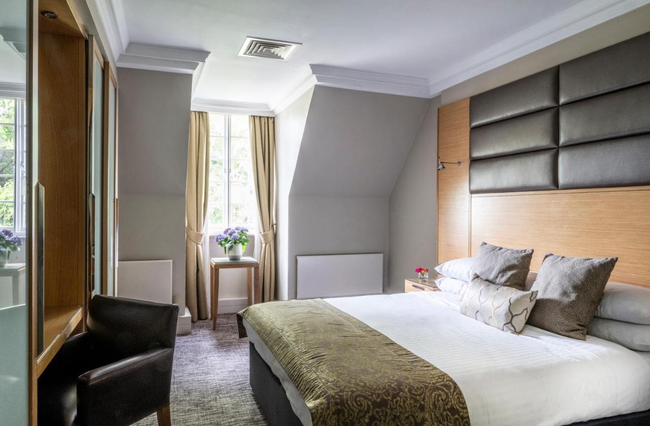 Woodlands Park Hotel Cobham  Esterno foto
