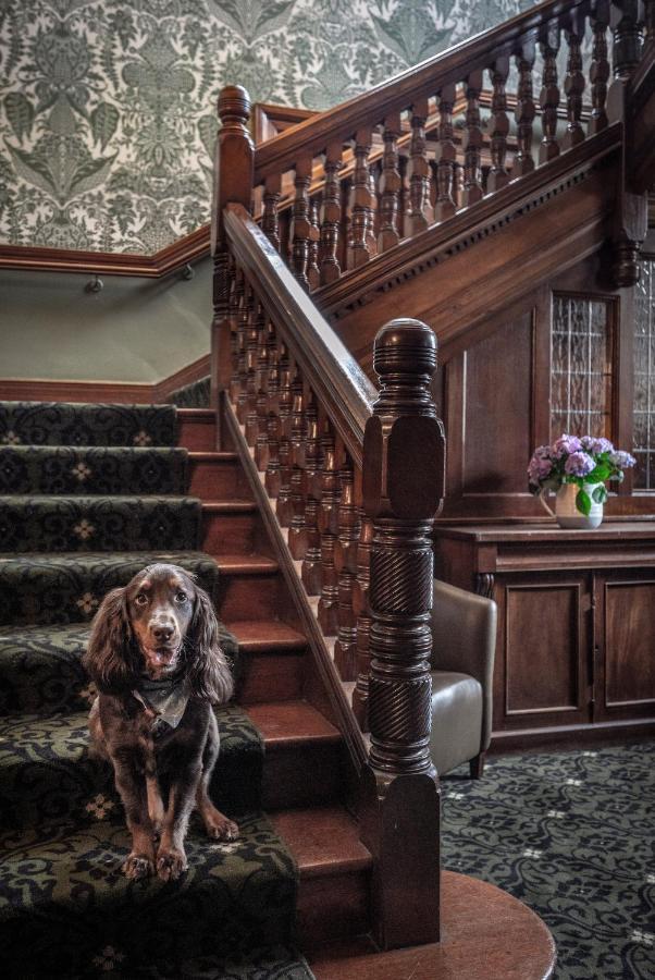 Woodlands Park Hotel Cobham  Esterno foto