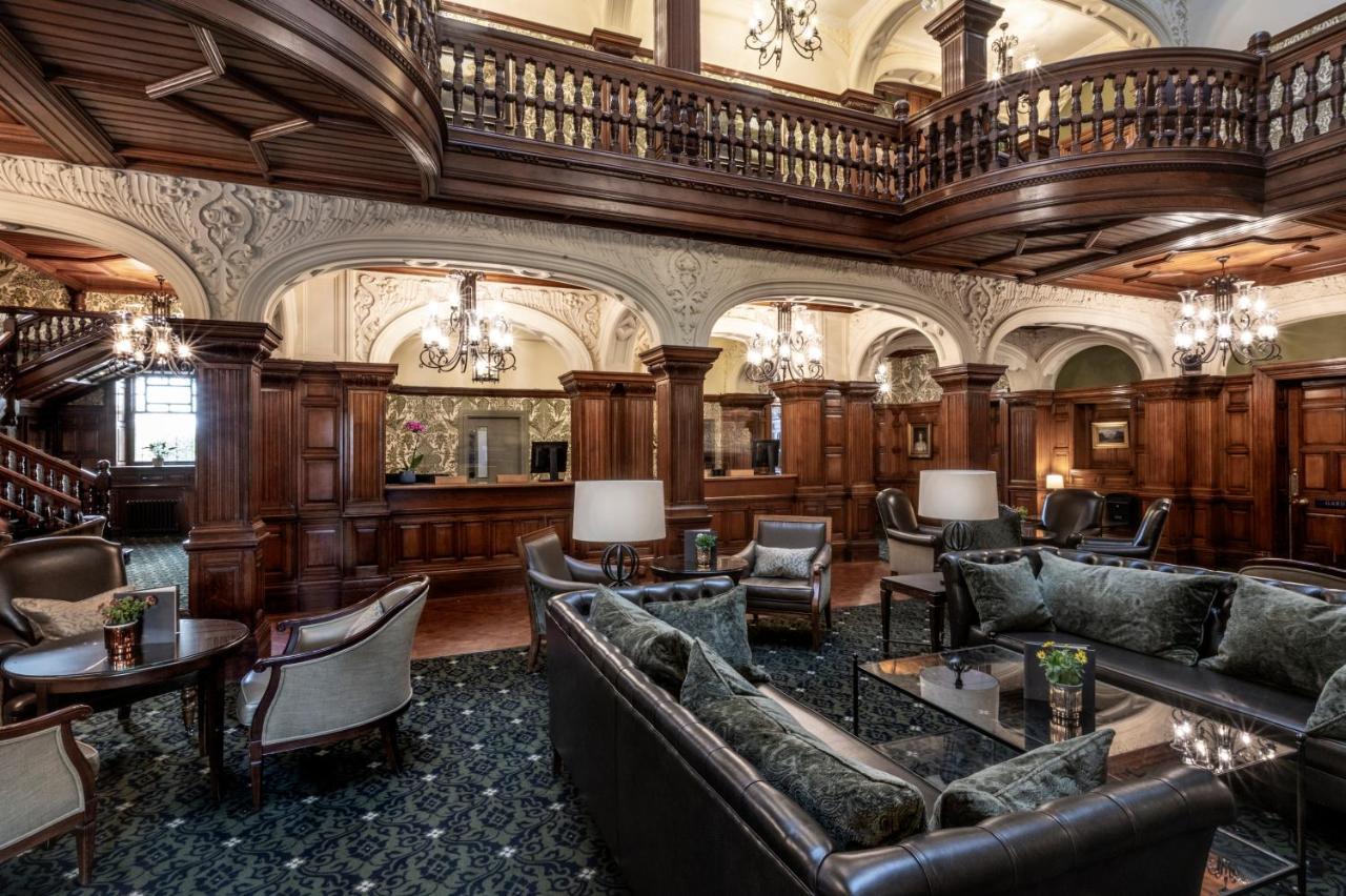 Woodlands Park Hotel Cobham  Esterno foto