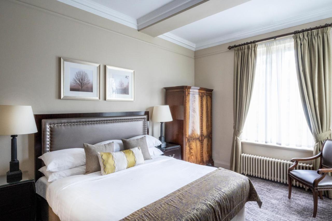 Woodlands Park Hotel Cobham  Esterno foto