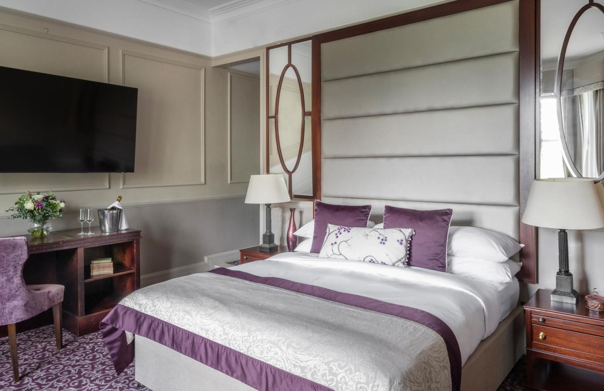 Woodlands Park Hotel Cobham  Esterno foto