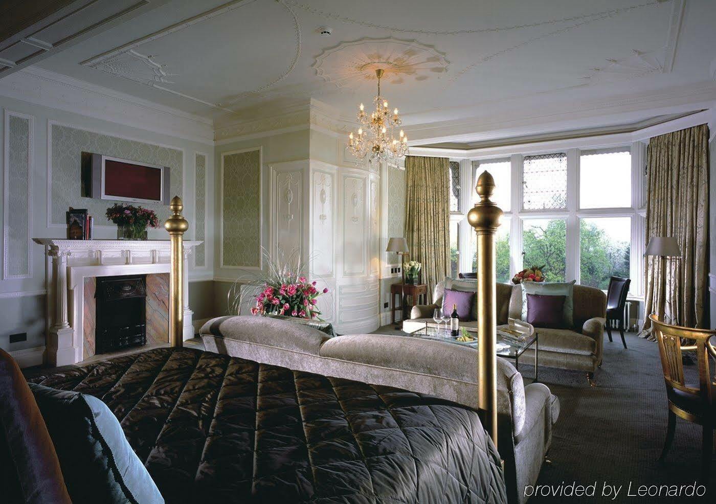 Woodlands Park Hotel Cobham  Esterno foto