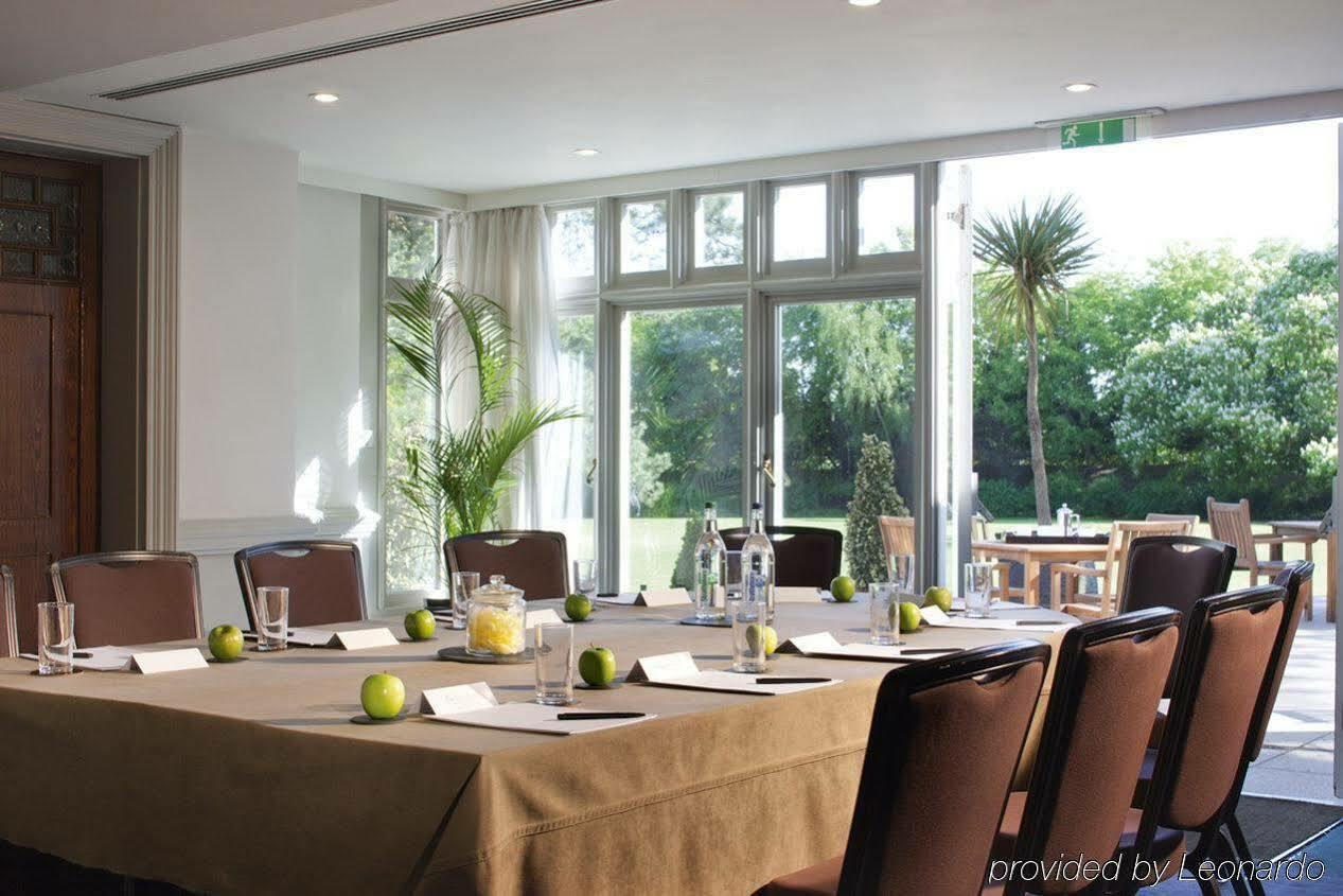 Woodlands Park Hotel Cobham  Esterno foto