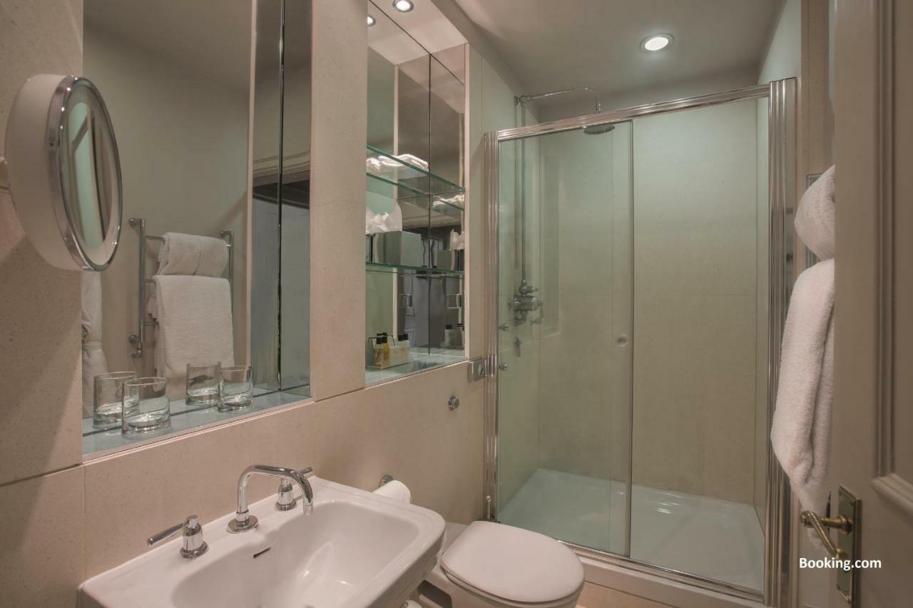 Woodlands Park Hotel Cobham  Esterno foto